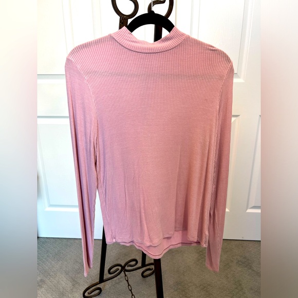 😍😍American Eagle light weight long sleeve textured top in light pink - Picture 1 of 2